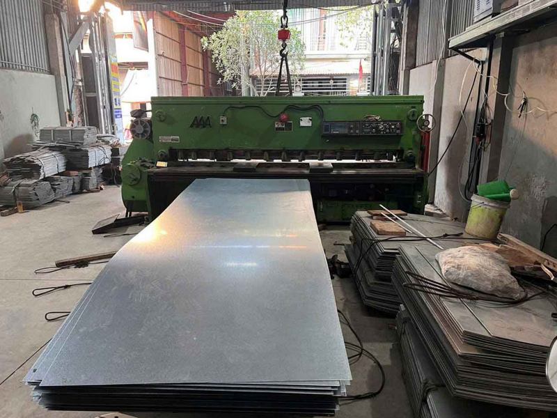 Các phương pháp gia công thép tấm phổ biến hiện nay