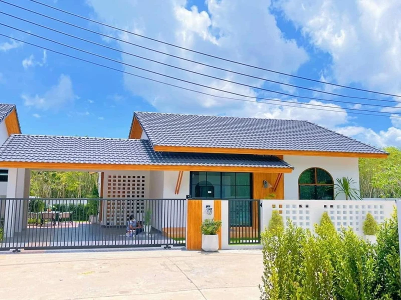 Sắt có ưu điểm về độ cứng nên thường được lựa chọn làm vật liệu chính xây cổng